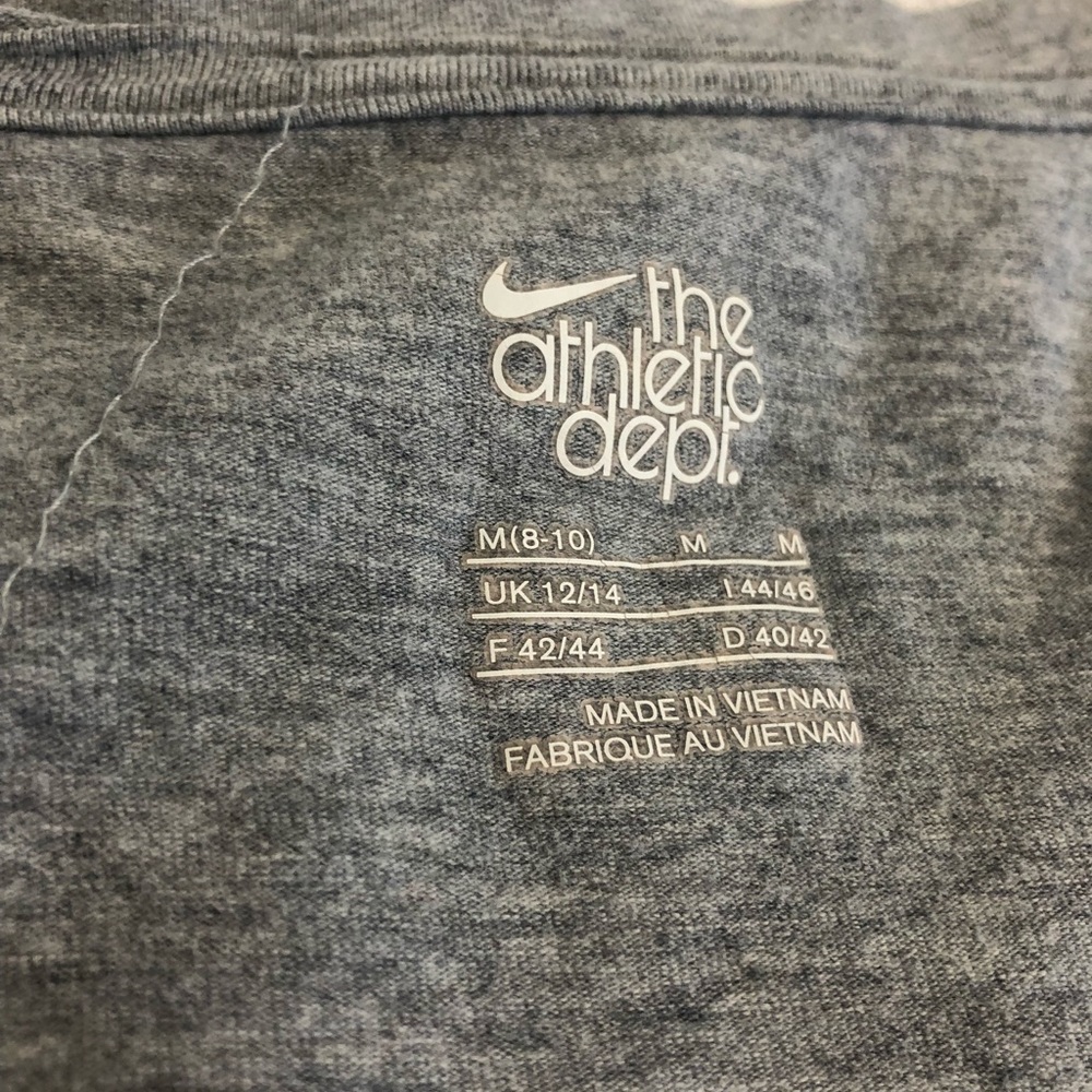 Nike tee - Picture 2 of 2